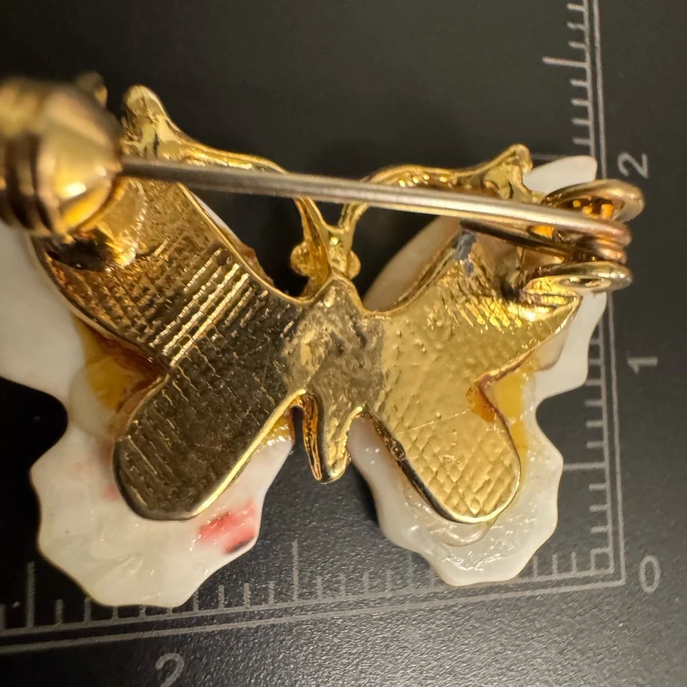 Elegant Dainty Gold and Cream Butterfly Brooch - Picture 3 of 4